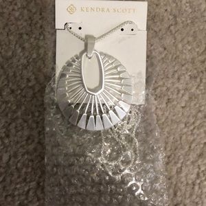 KENDRA SCOTT DEANNE NECKLACE